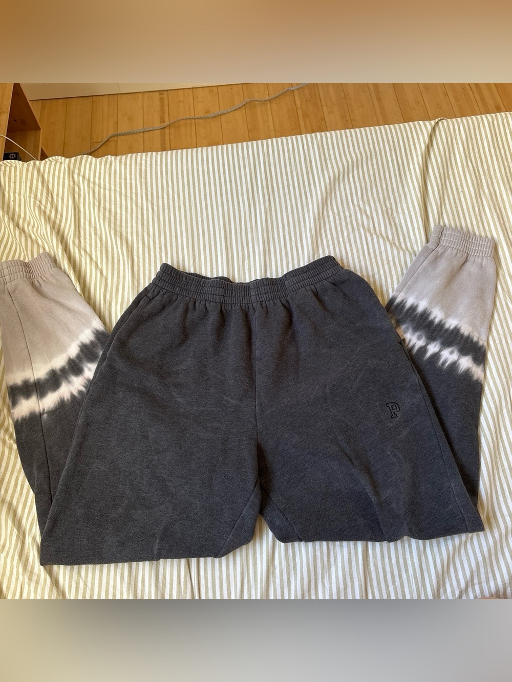 PINK Victoria's Secret Charcoal Gray Tie-Dye Sleeve Kids Shorts